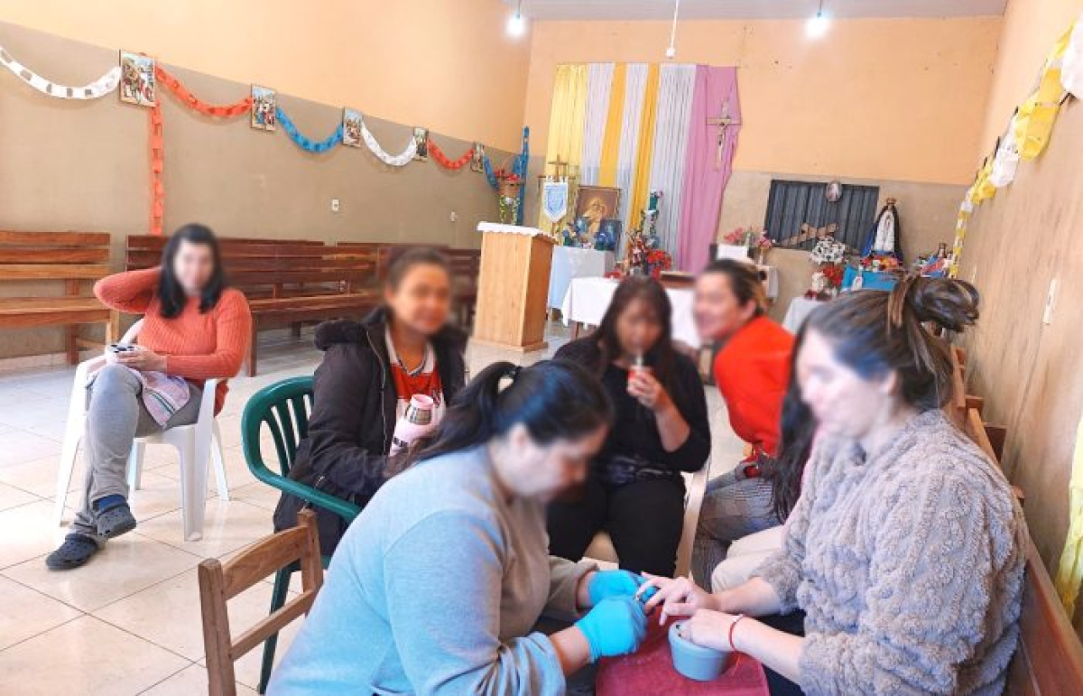 Arte como motor de cambio: curso de manicura y uñas esculpidas para MPL