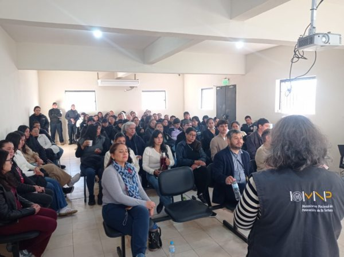 Promueven estándares de trato digno y prevención de malos tratos con agentes penitenciarios